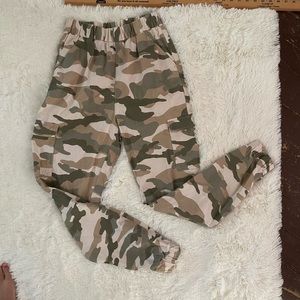 Divided H&M camouflage cargo pants size 2